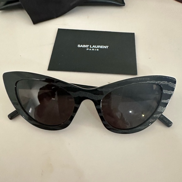 Saint Laurent cat eye Lily sunglasses - Picture 1 of 8